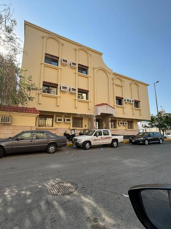 عمارة في حي النعيم دورين ونصف على شارعين عمارة في حي النعيم دورين ونصف على شارعين