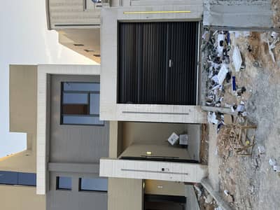4 Bedroom Floor for Sale in East Riyadh, Riyadh - For sale, ground floor in Al-Khaleej district, east of Riyadh. Excellent location near all services and main roads. 360 square meters area.