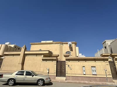 فیلا 9 غرف نوم للبيع في شرق الرياض، الرياض - فيلا للبيع بحي الخليج