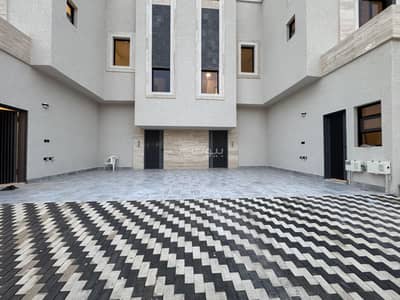 3 Bedroom Floor for Sale in East Riyadh, Riyadh - For sale, first floor in Al Khaleej neighborhood, east of Riyadh, excellent location near King Abdullah Road