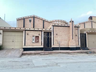 6 Bedroom Villa for Sale in West Riyadh, Riyadh - For sale villa with 3 residential apartments