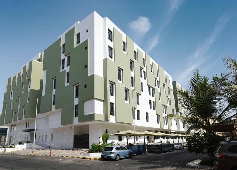 Luxurious penthouse apartment for rent - prime location in Al Hamra