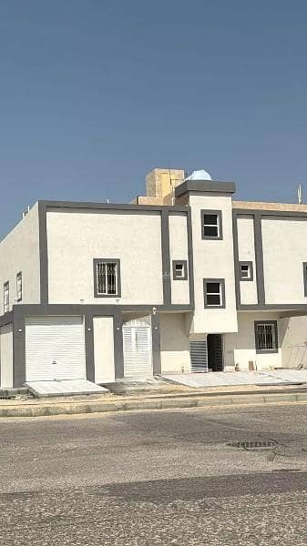 5 Bedroom Flat for Sale in King Fahd Suburb, Dammam - Apartment for sale in King Fahd suburb, Dammam