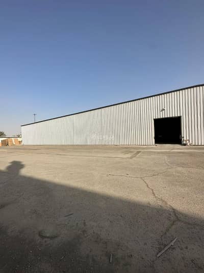 Warehouse for Rent in East Riyadh, Riyadh - Warehouse for rent on Ibn Al-Amid street, Al-Selay neighborhood, Riyadh city